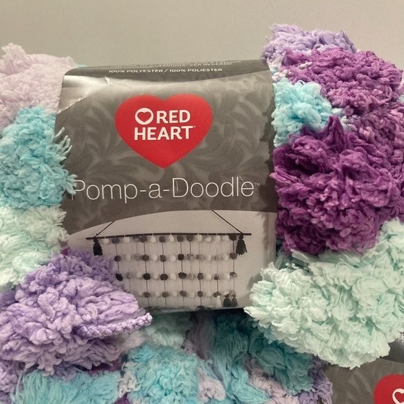 Red Heart Pomp A Doodle Jumbo Yarn Lilac Breeze Light Dark Purple Blue - Picture 2 of 15